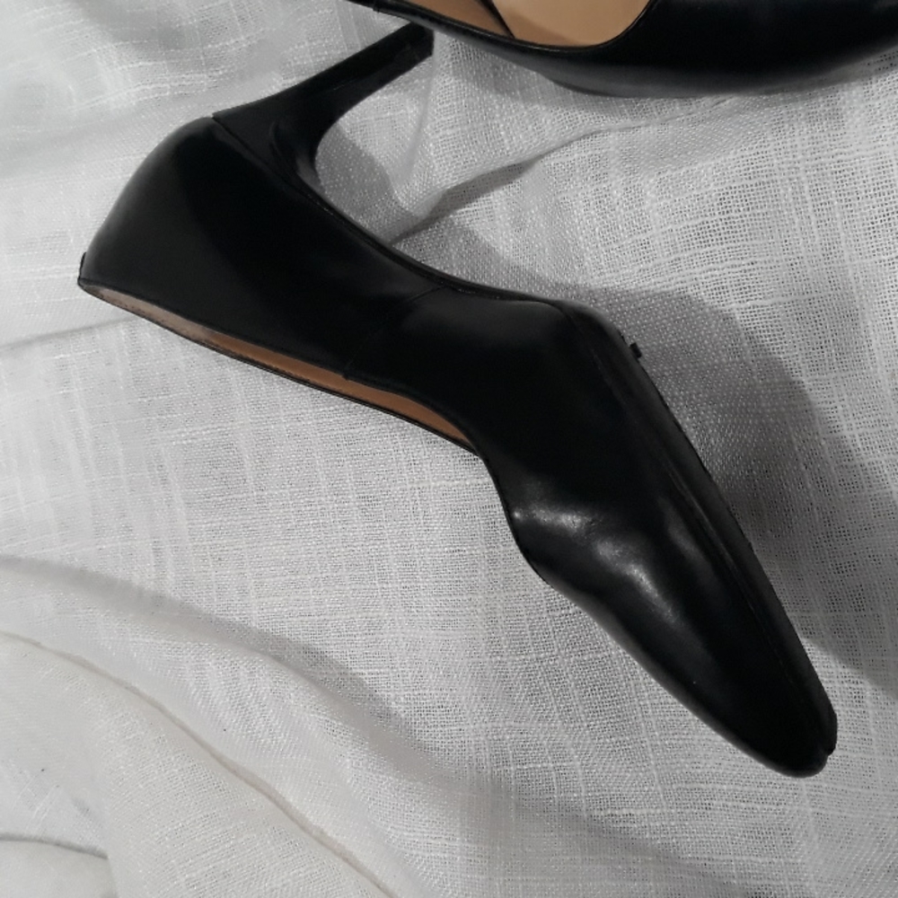 Talbots Basic Black Leather Heels. Size 8 - image 3